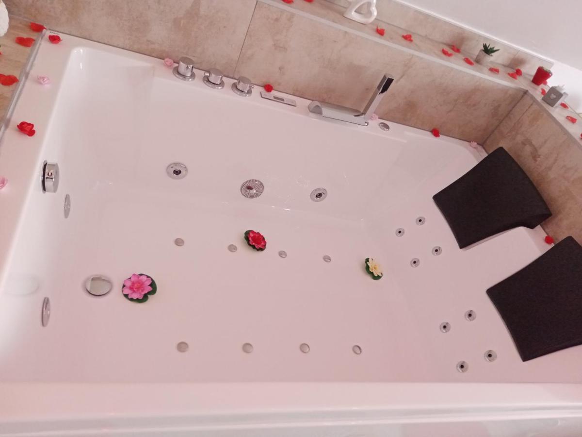 Studio Jacuzzi Au Centre Colmar Eksteriør bilde